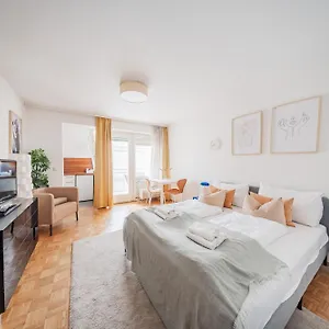 https://apt-studio-next-to-karlskirche.vienna-besthotels.com